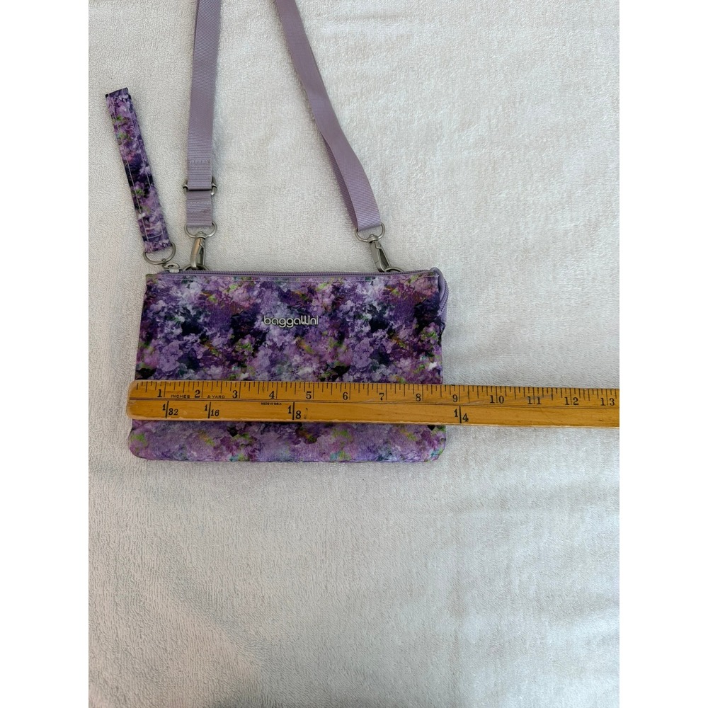 Baggallini Purple Floral Crossbody Bag Wristlet Clutch Adjustable Strap - Picture 2 of 9